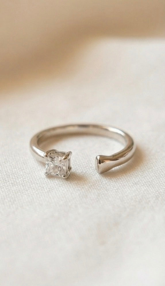 Dual-Stud Diamond Ring (Free Size)