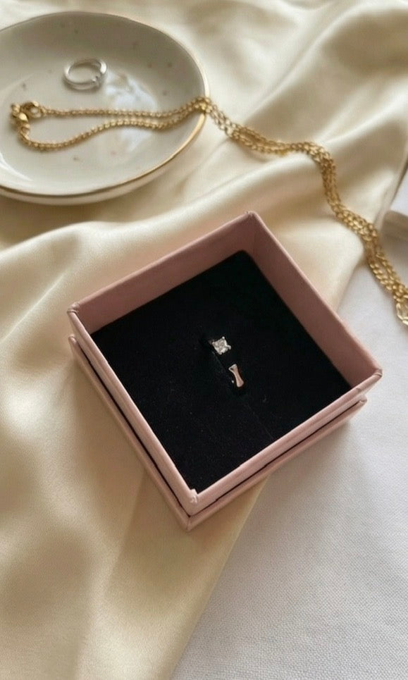 Dual-Stud Diamond Ring (Free Size)